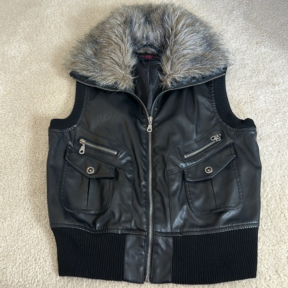 NWOT Neu Look Black Vegan Leather Bomber Vest With Faux Fur Collar Size L - Picture 9 of 13